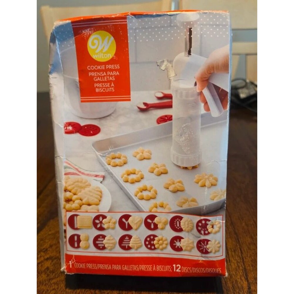 Wilton Cookie Press with 12 Discs Spritz Cookie Maker Baking Tool 2104-0-0034